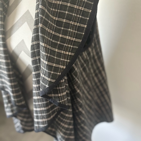 Women’s Altar’d State Plaid Vest - Picture 3 of 6